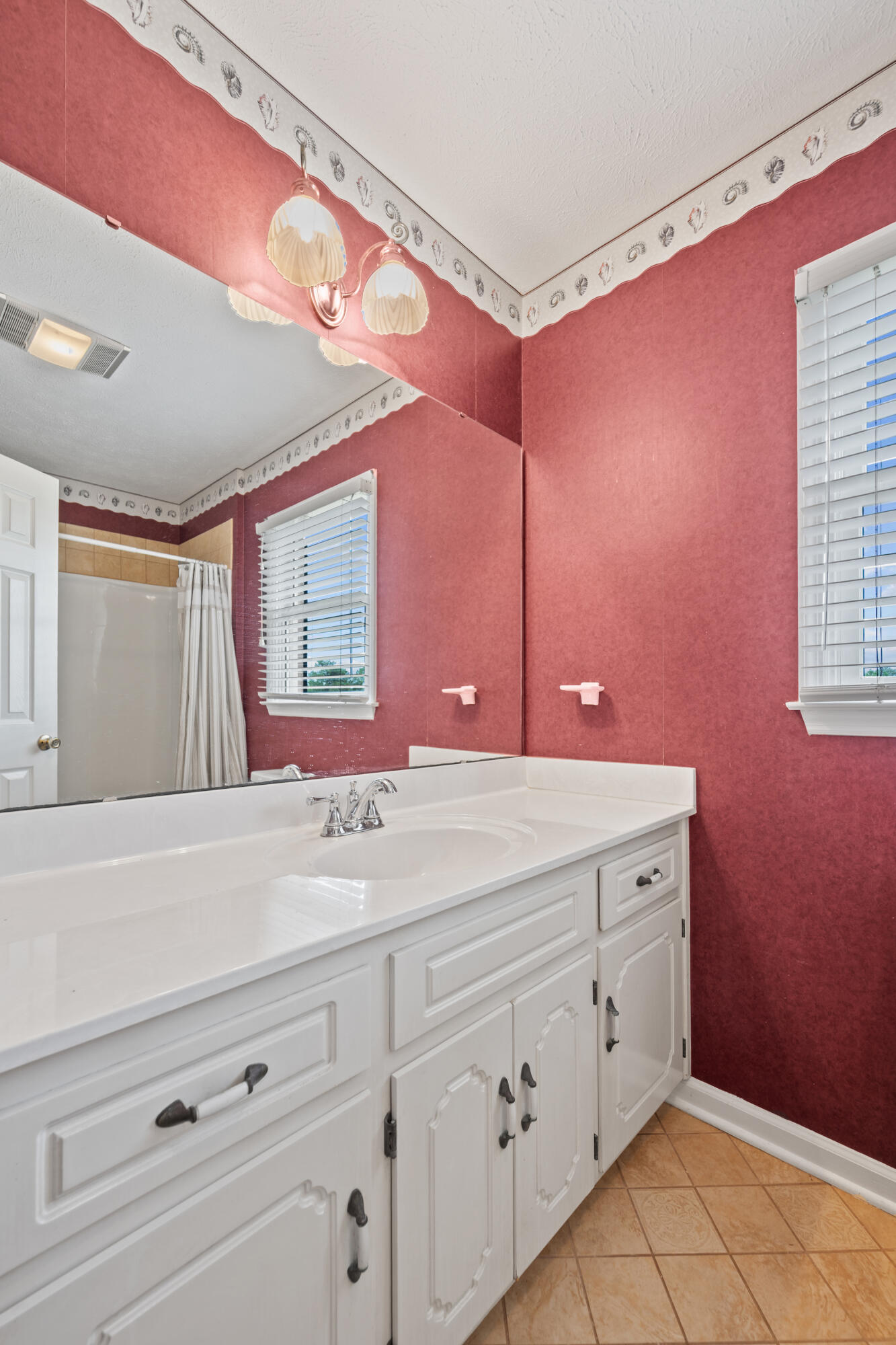 2409 Silver Bluff Road Aiken, SC 29803 - Photo 31 of 70 Guest Bathroom