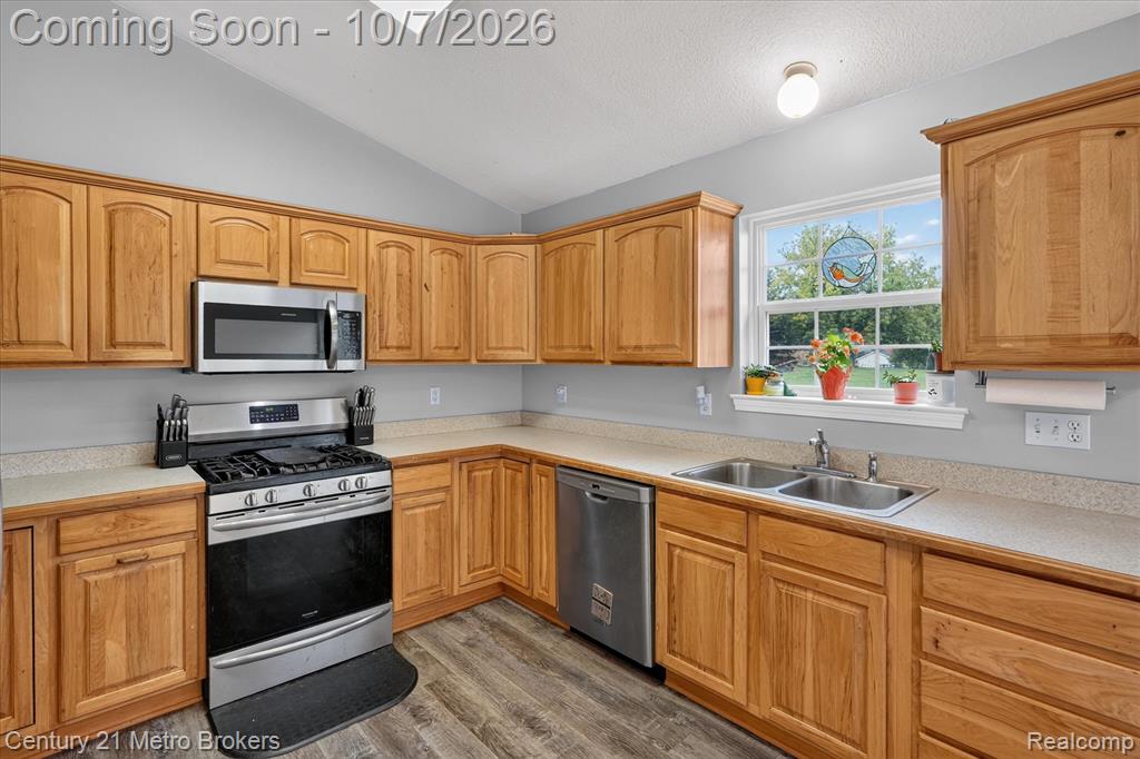 12041 East Coldwater Road Columbiaville, MI 48421 - Photo 10 of 52 Gallery Image 10