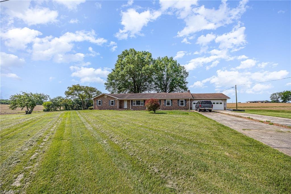 306 Pratt Road Dobson, NC 27017 - Photo 2 of 27