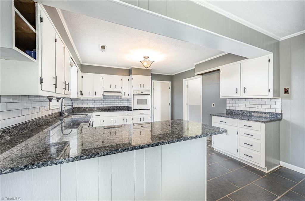 306 Pratt Road Dobson, NC 27017 - Photo 7 of 27