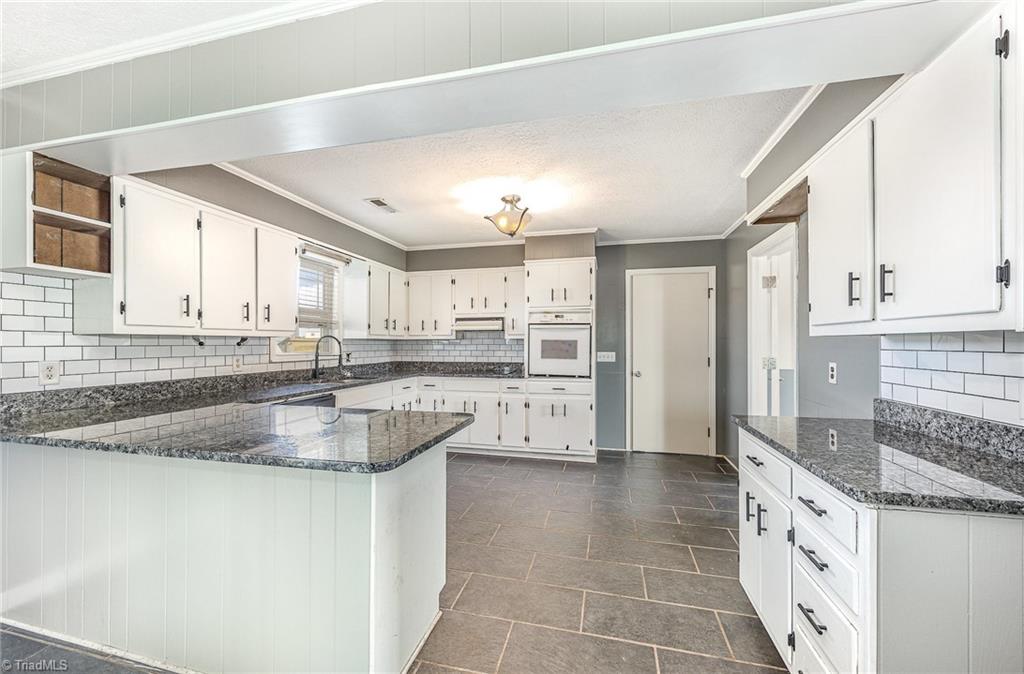 306 Pratt Road Dobson, NC 27017 - Photo 8 of 27