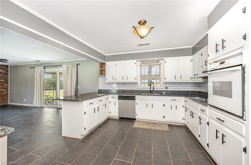 306 Pratt Road Dobson, NC 27017 - Photo 9 of 27