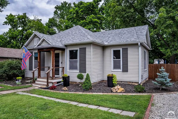 $319,900 | 1832 New Hampshire Street, Lawrence, KS 66044
