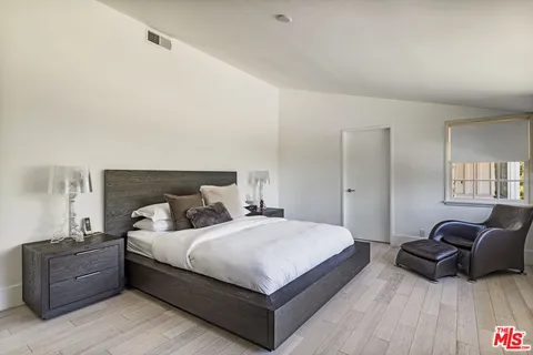 $2,395,000 | 19630 Rosita Street, Tarzana, CA 91356