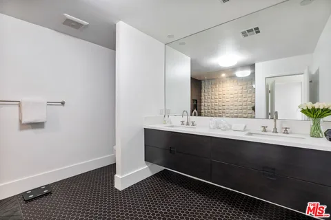 $2,395,000 | 19630 Rosita Street, Tarzana, CA 91356