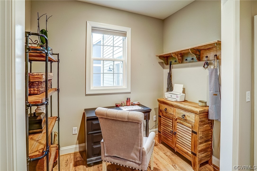 709 West Vaughan Road Ashland, VA 23005 - Photo 24 of 50 a dining room with furniture and window