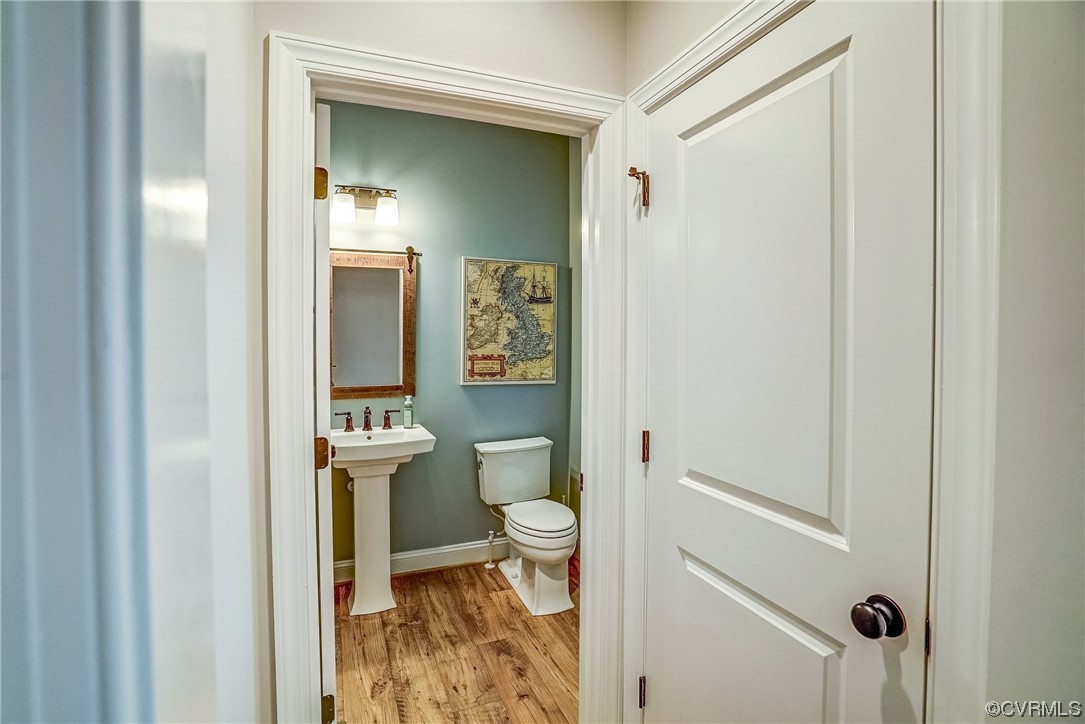 709 West Vaughan Road Ashland, VA 23005 - Photo 27 of 50 a bathroom with a toilet sink and a mirror