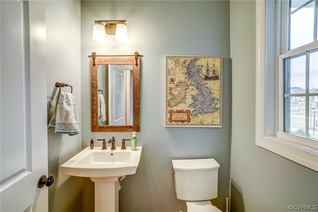 709 West Vaughan Road Ashland, VA 23005 - Photo 28 of 50 a bathroom with a toilet a sink and a mirror