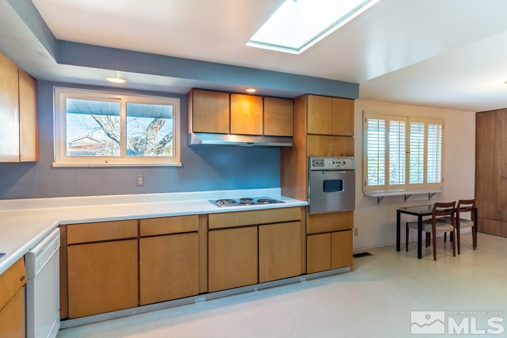 1355 Tacoma Way Reno, NV 89509 - Photo 7 of 22