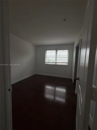 a view of empty room with window