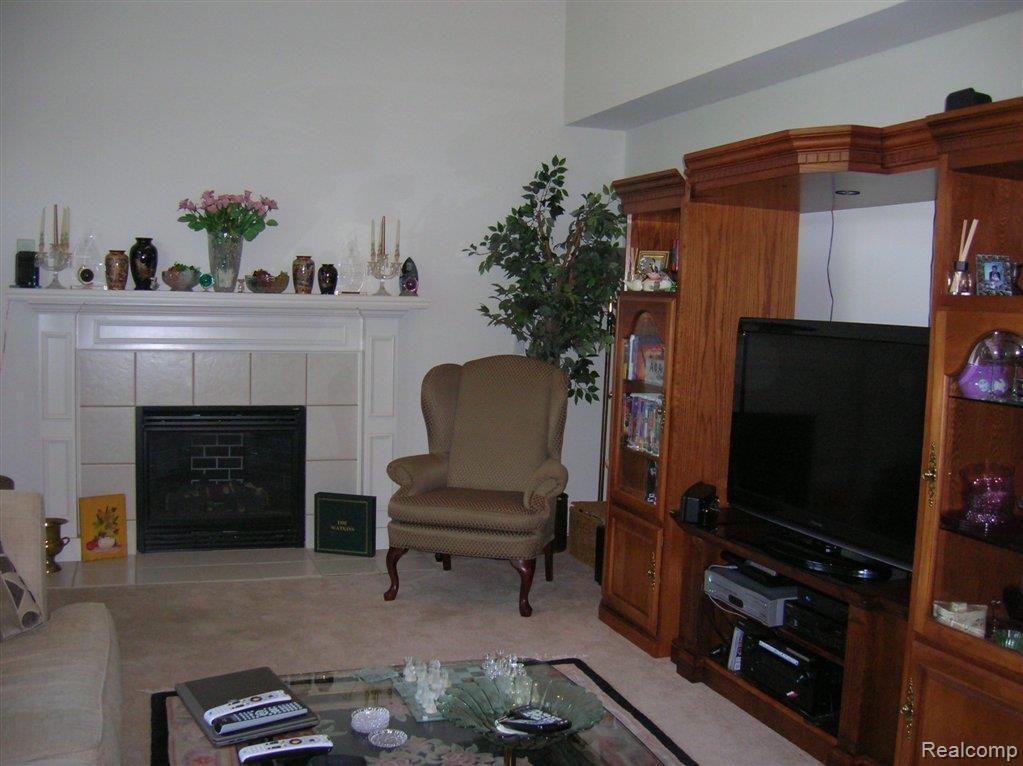 2471 Dover Rochester, MI 48309 - Photo 4 of 9 Family Room