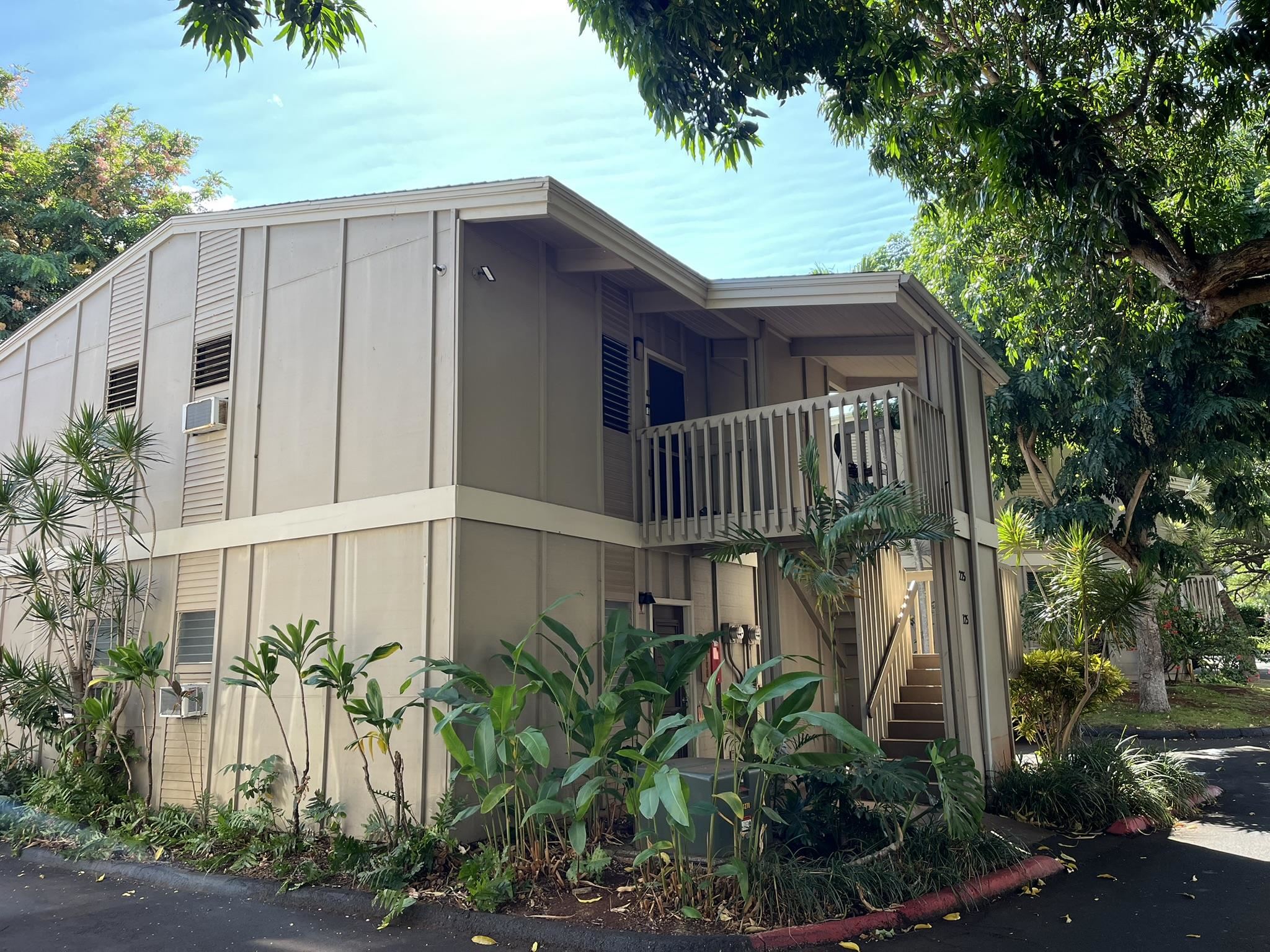 4435 Lower Honoapiilani Road, Unit 225 Lahaina, HI 96761 - Photo 27 of 35 a front view of a house with garden