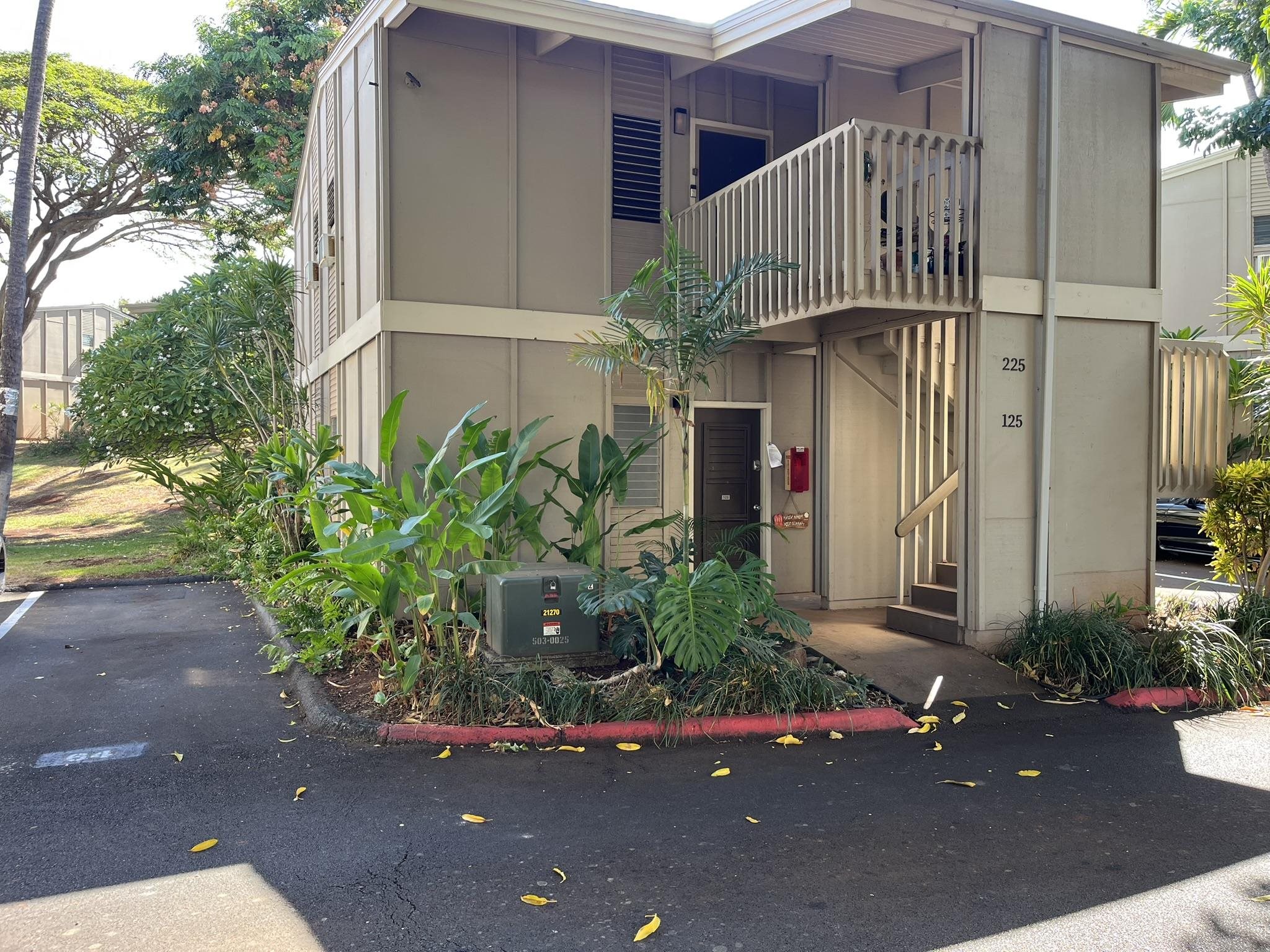 4435 Lower Honoapiilani Road, Unit 225 Lahaina, HI 96761 - Photo 34 of 35 a potted plant sitting in front of a house