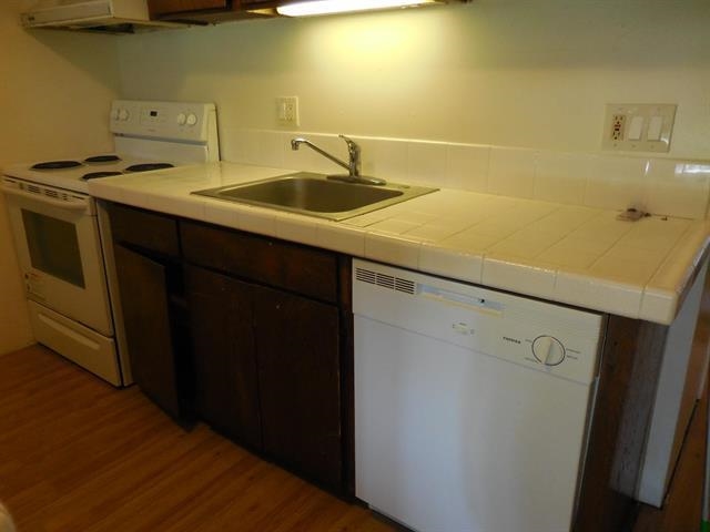 4435 Lower Honoapiilani Road, Unit 225 Lahaina, HI 96761 - Photo 8 of 35 a bathroom with a sink and a mirror