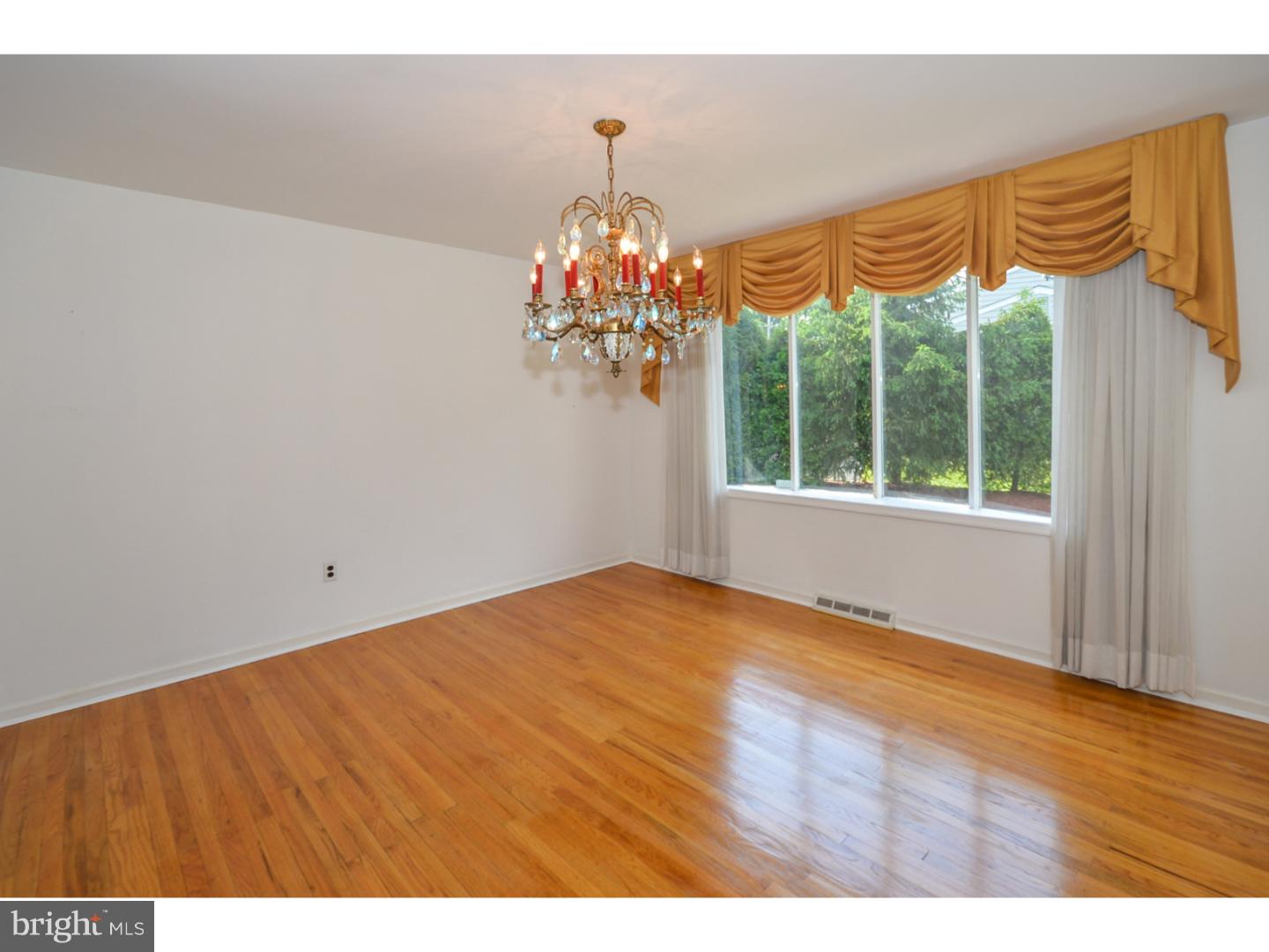 2450 Pine Road Huntingdon Valley, PA 19006 - Photo 8 of 25 Dining Room