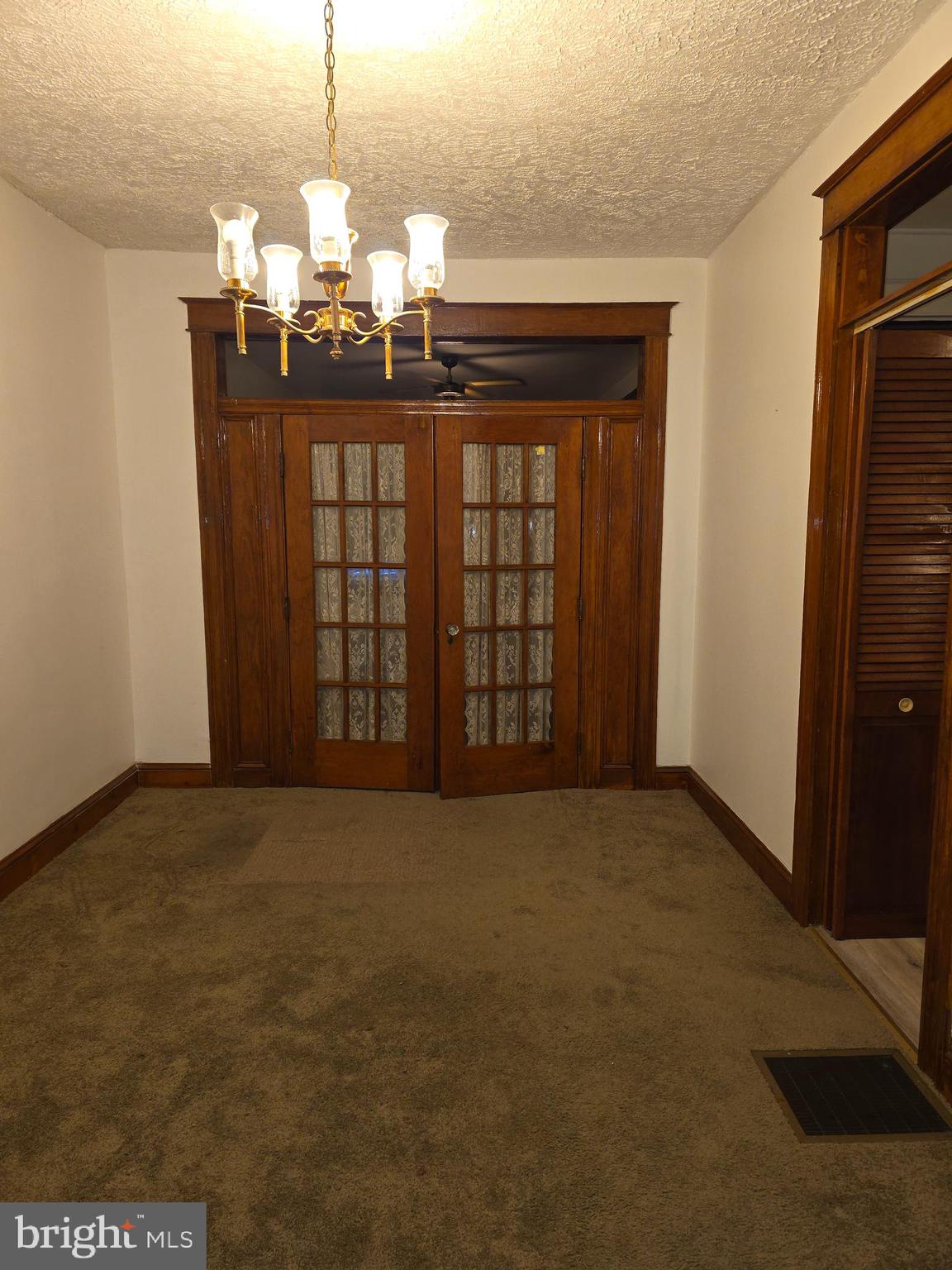 611 Allendale Street Baltimore, MD 21229 - Photo 4 of 17