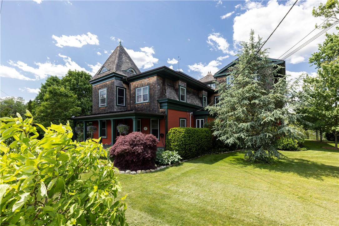 43 Avondale Road Westerly, RI 02891 - Photo 3 of 49