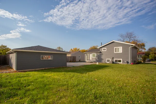 a view of a house with a yard