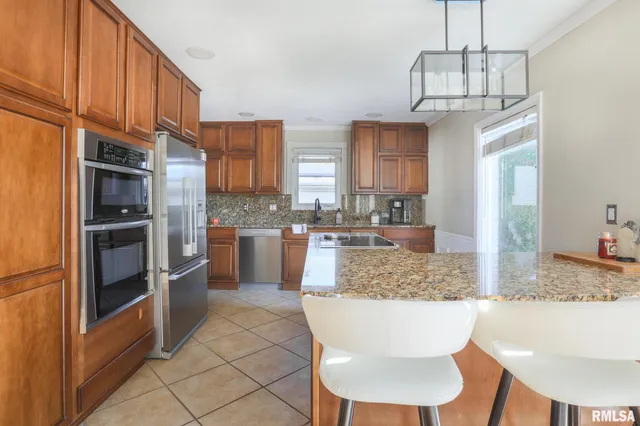 $284,000 | 1604 El Camino Drive, Pekin, IL 61554