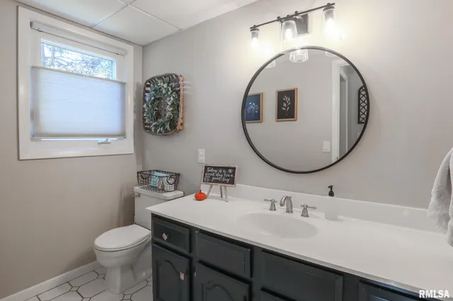 $284,000 | 1604 El Camino Drive, Pekin, IL 61554