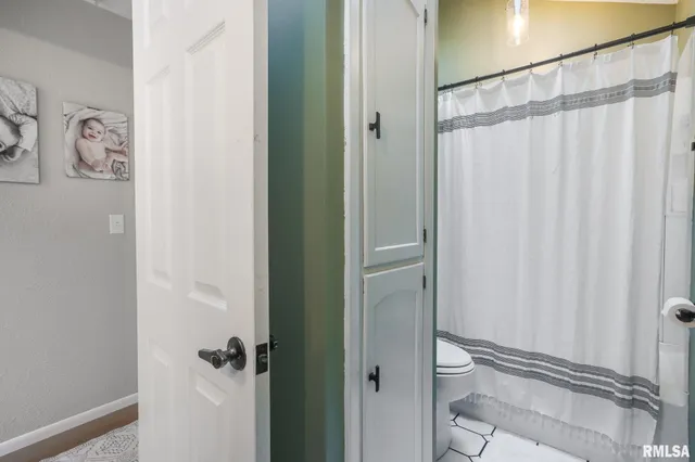 $284,000 | 1604 El Camino Drive, Pekin, IL 61554