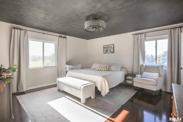 $284,000 | 1604 El Camino Drive, Pekin, IL 61554