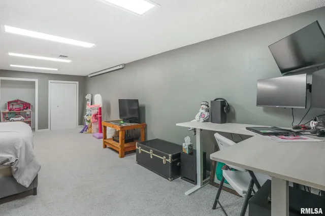 $284,000 | 1604 El Camino Drive, Pekin, IL 61554