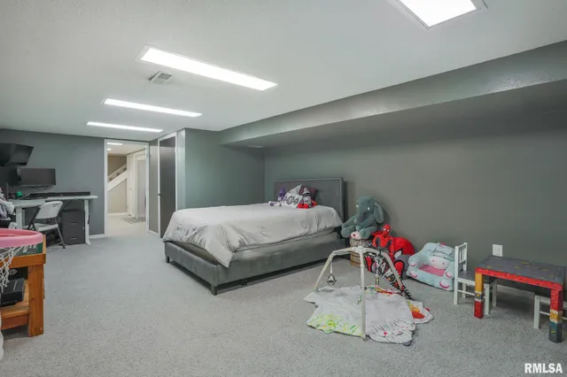 $284,000 | 1604 El Camino Drive, Pekin, IL 61554