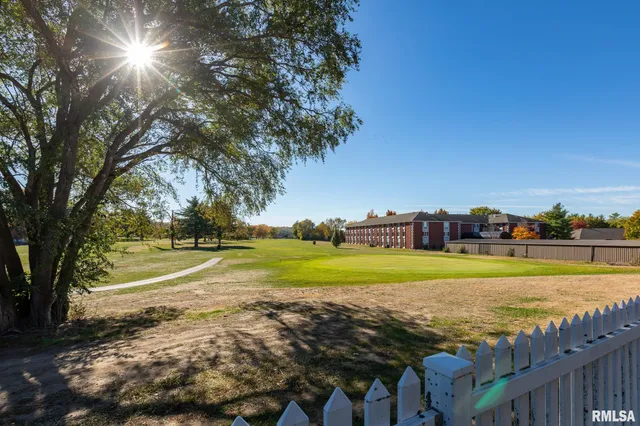 $284,000 | 1604 El Camino Drive, Pekin, IL 61554