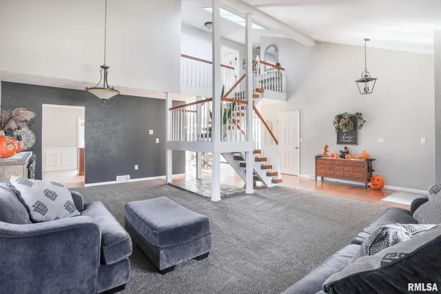 $284,000 | 1604 El Camino Drive, Pekin, IL 61554