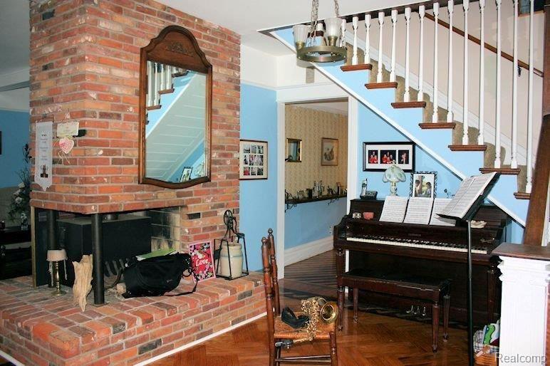 286 Prospect Street Romeo, MI 48065 - Photo 3 of 16 Frnt Parlor2.jpg