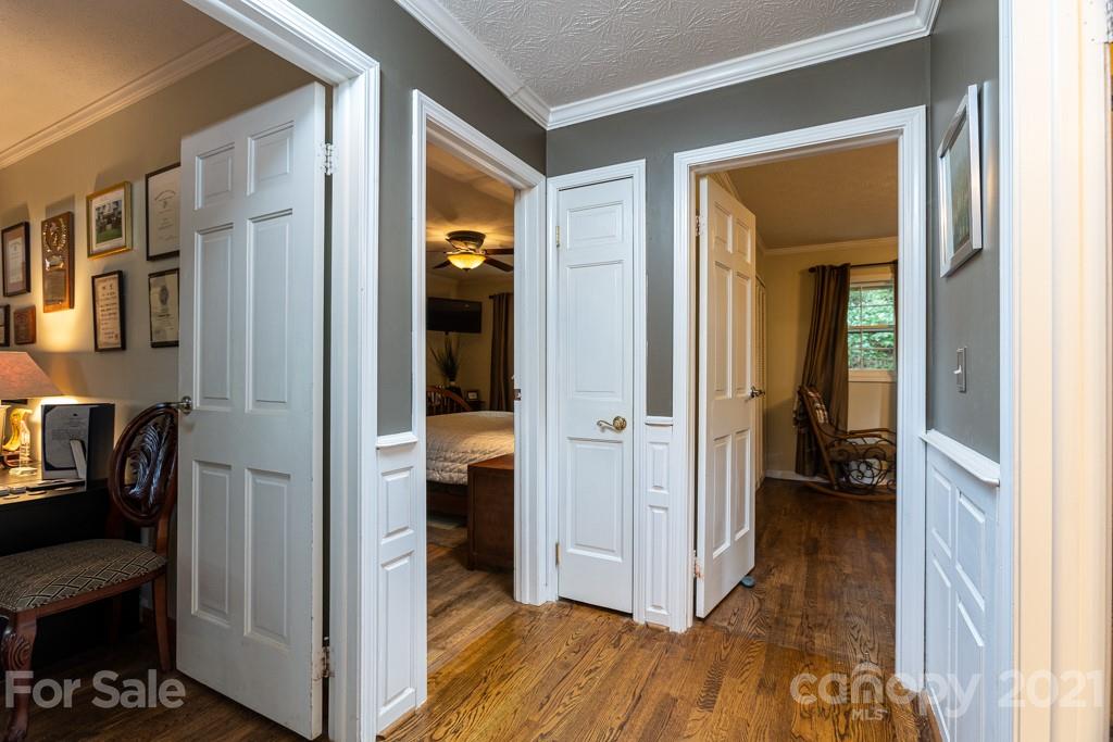 33 Beaver Valley Road Asheville, NC 28804 - Photo 16 of 36 Gallery Image 16