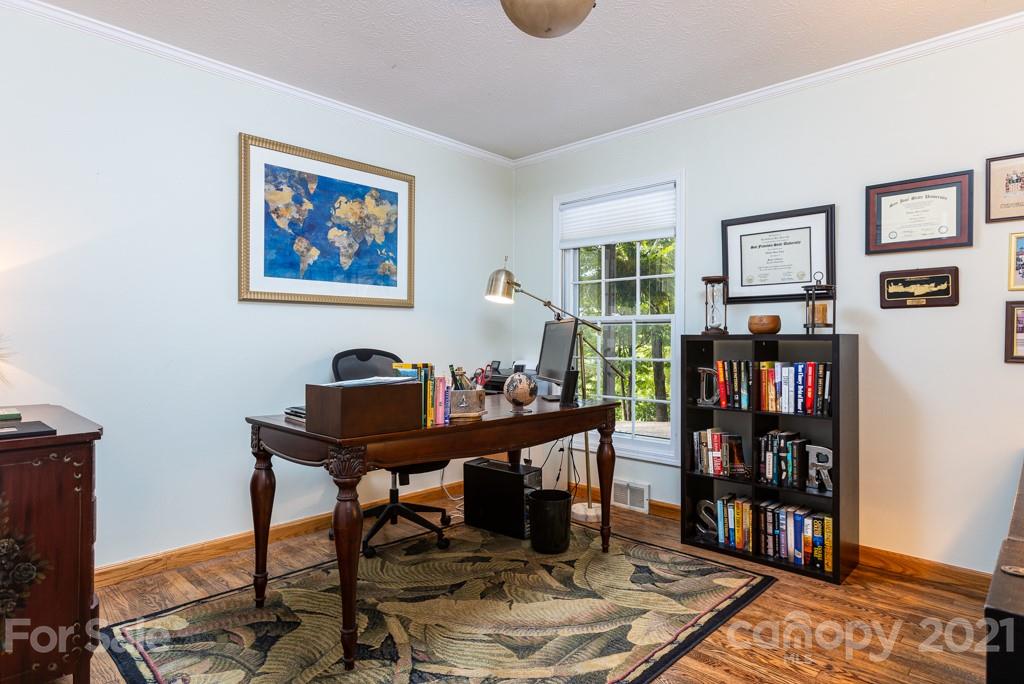 33 Beaver Valley Road Asheville, NC 28804 - Photo 20 of 36 Gallery Image 20