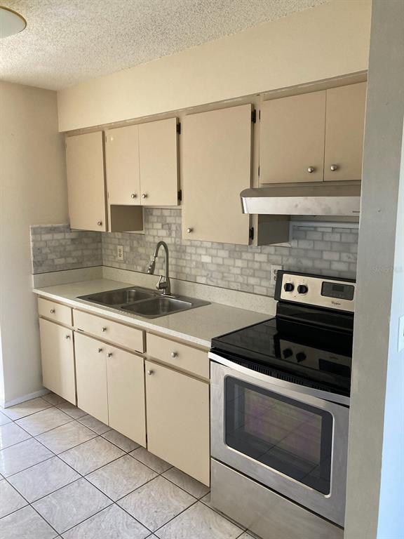 1562 Cattlemen Road Sarasota, FL 34232 - Photo 4 of 8 Gallery Image 4