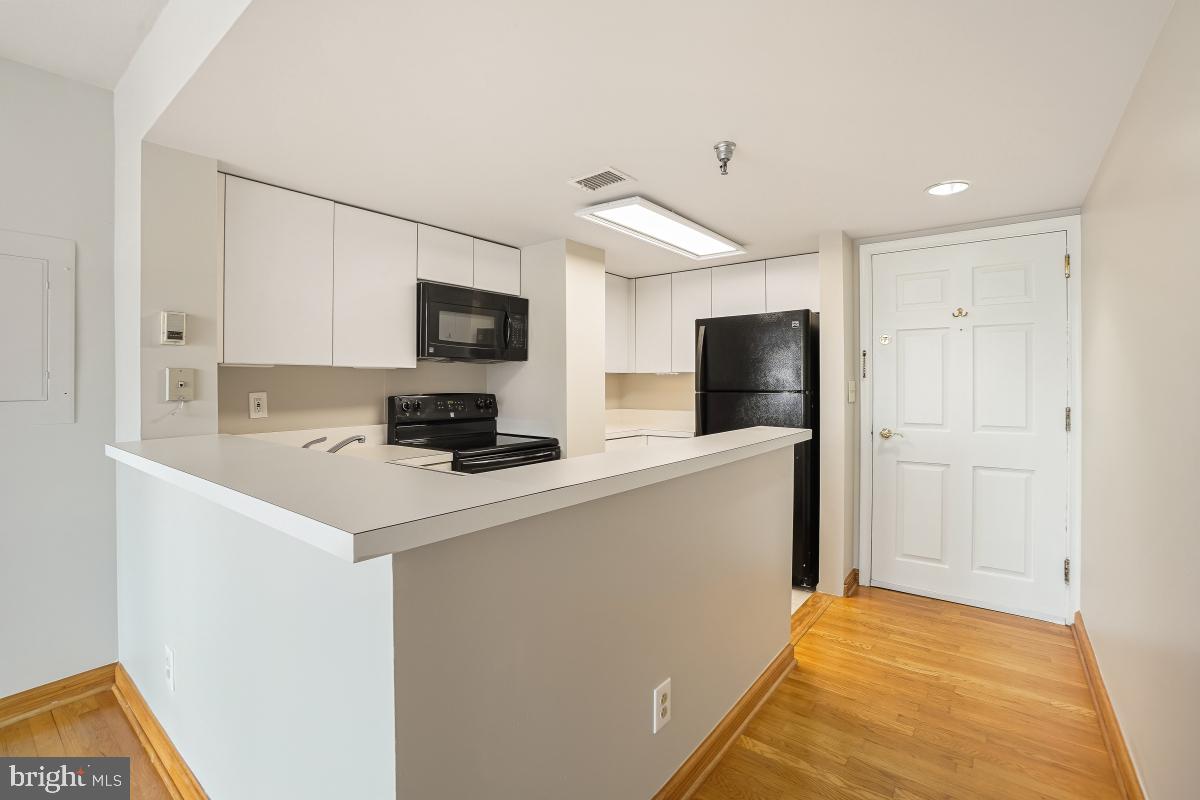 801 Pennsylvania Avenue Northwest, Unit PH06 Washington, DC 20004 - Photo 12 of 38