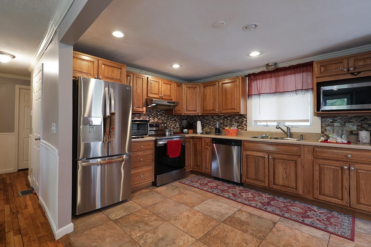 184 Ridgefield Drive Milford, NH 03055 - Photo 4 of 26 Gallery Image 4