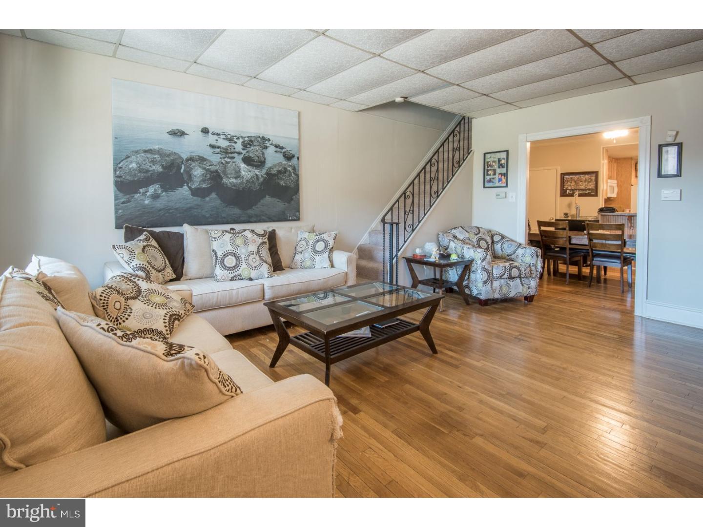512 Righter Street Philadelphia, PA 19128 - Photo 3 of 23 Living Room