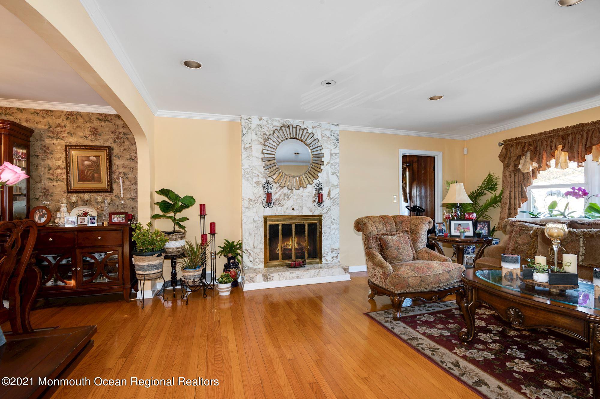 45 SilverWhite Road Little Silver, NJ 07739 - Photo 12 of 40 011_45_SilverWhite_Rd_321944_601986 - Co