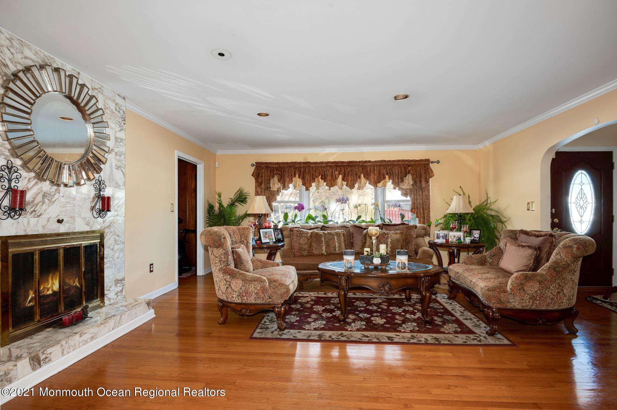 45 SilverWhite Road Little Silver, NJ 07739 - Photo 13 of 40 010_45_SilverWhite_Rd_321944_601986