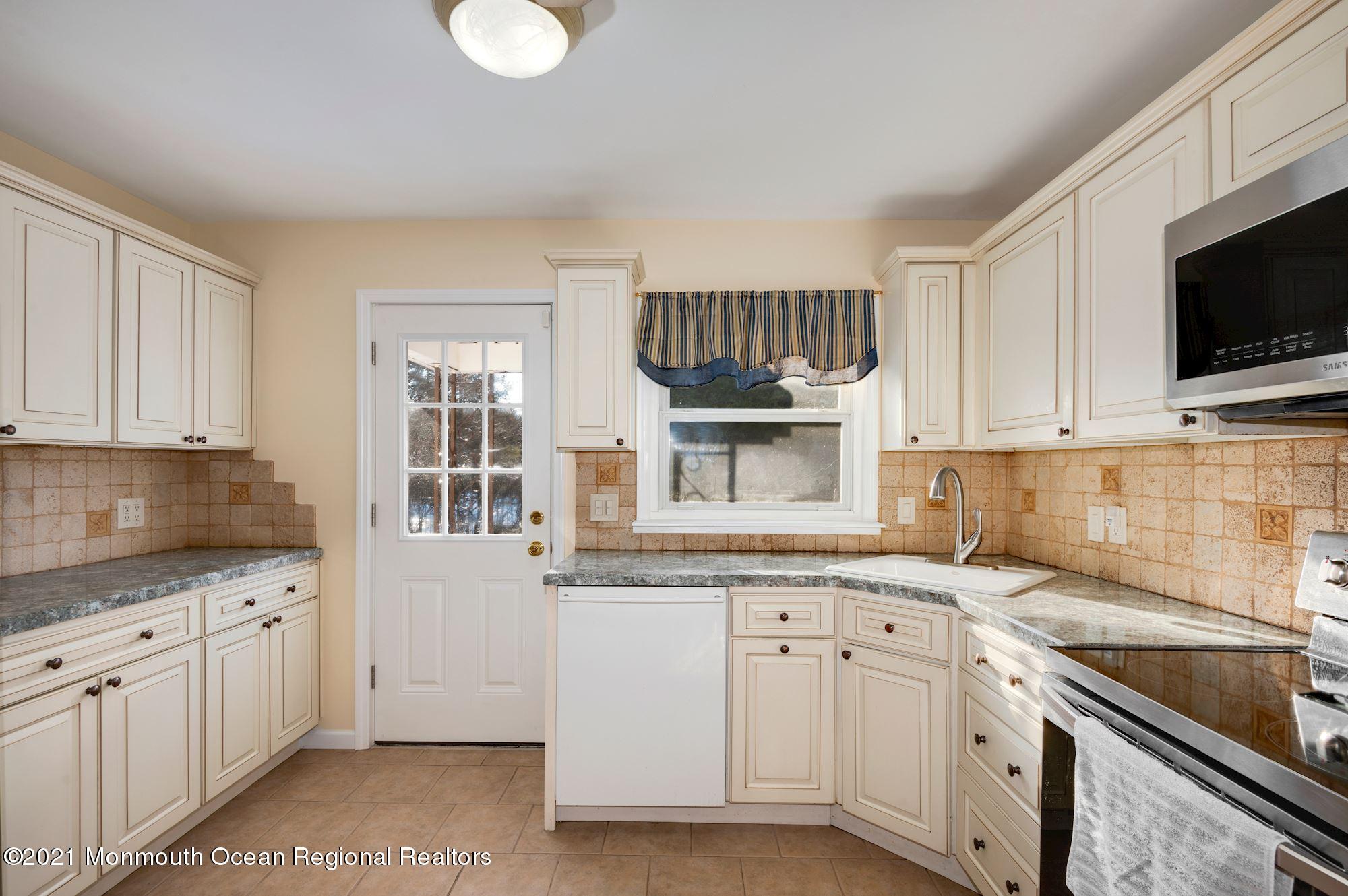 45 SilverWhite Road Little Silver, NJ 07739 - Photo 7 of 40 019_45_SilverWhite_Rd_321944_601986