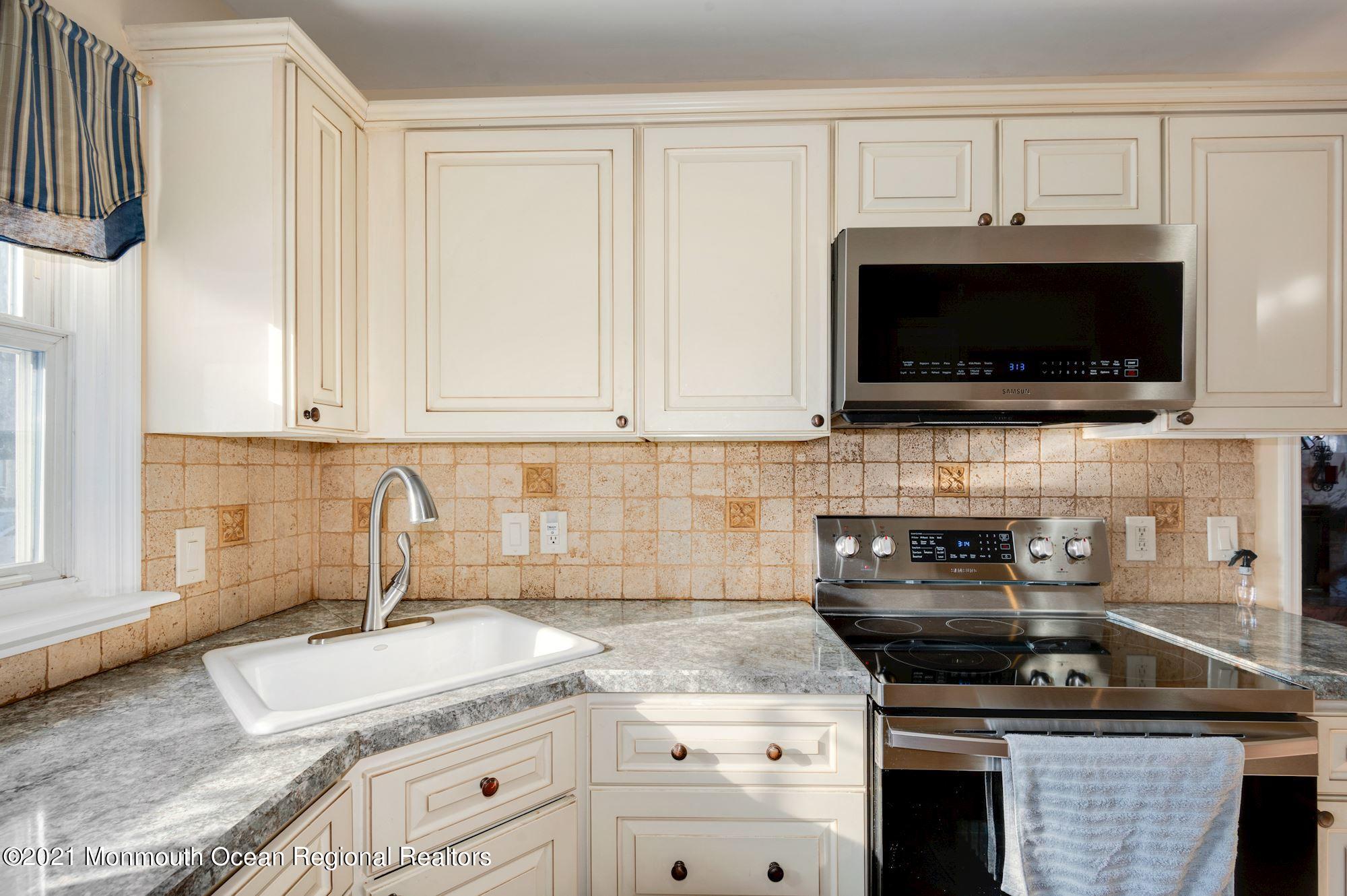 45 SilverWhite Road Little Silver, NJ 07739 - Photo 8 of 40 018_45_SilverWhite_Rd_321944_601986