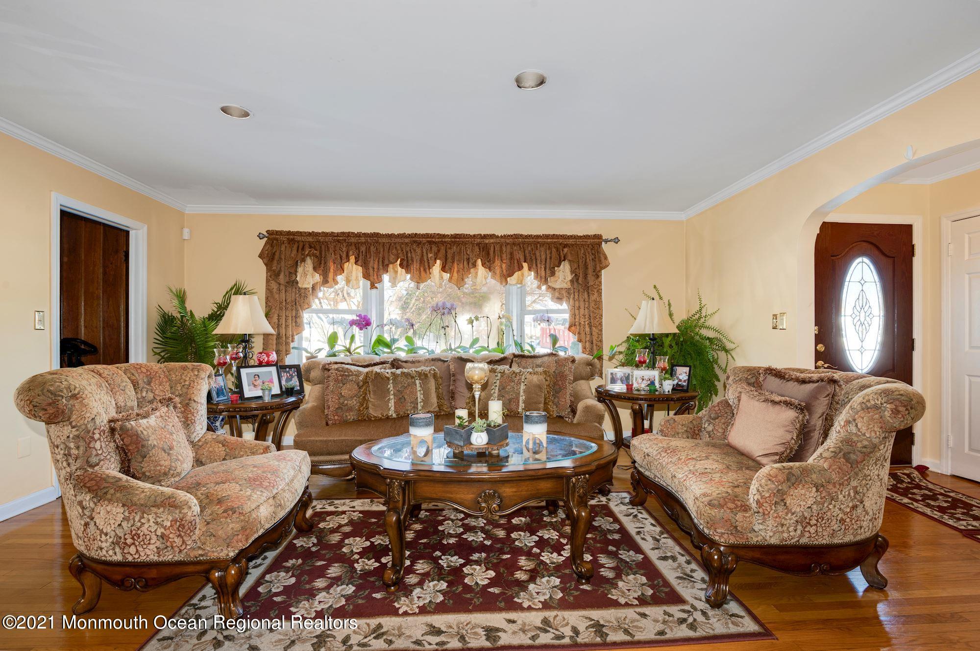 45 SilverWhite Road Little Silver, NJ 07739 - Photo 10 of 40 014_45_SilverWhite_Rd_321944_601986