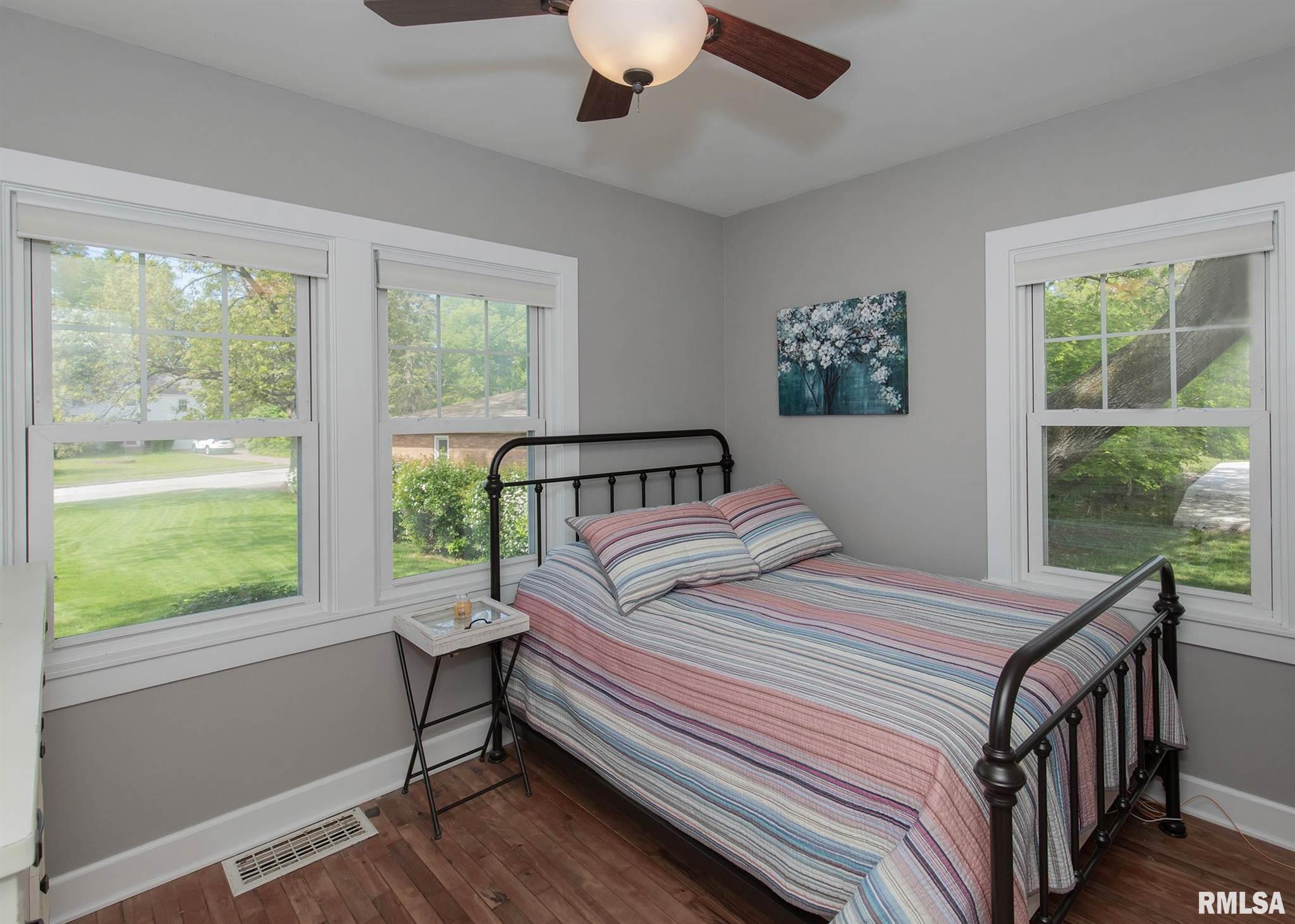 3421 Middle Road Davenport, IA 52803 - Photo 17 of 30 Gallery Image 17