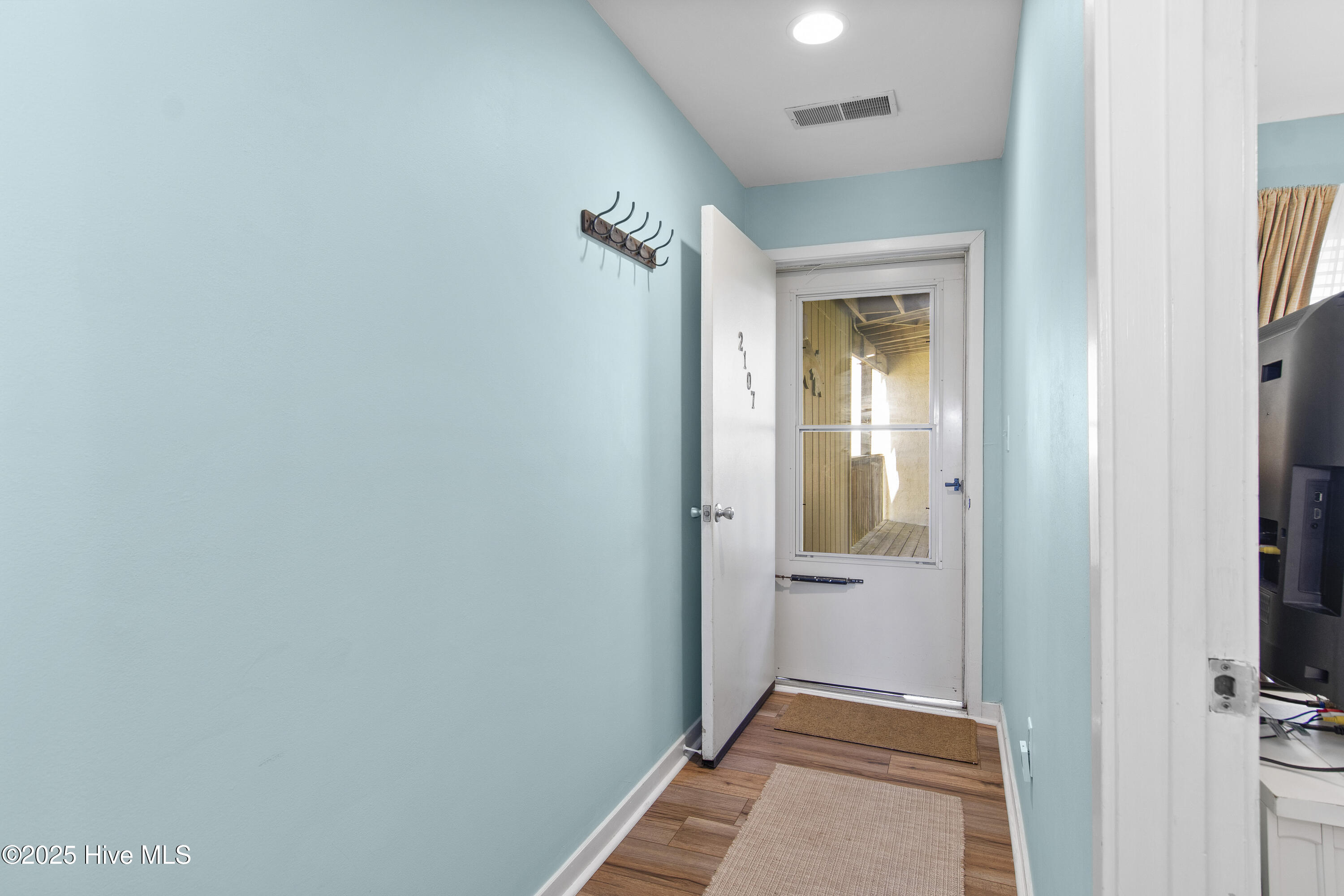 9100 Reed Drive, Unit 2107 Emerald Isle, NC 28594 - Photo 5 of 65 QC-2107-7-14-25-020