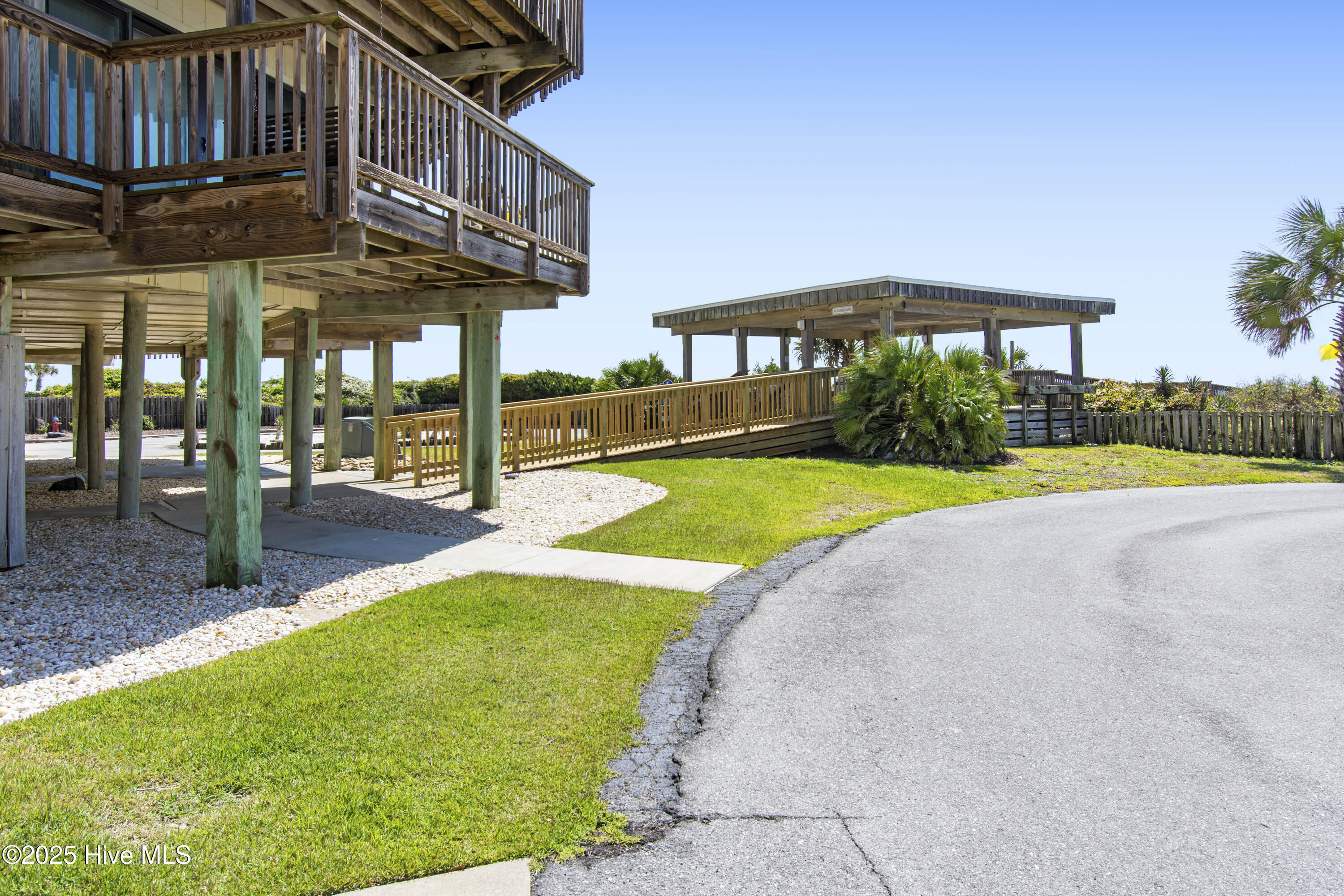 9100 Reed Drive, Unit 2107 Emerald Isle, NC 28594 - Photo 57 of 65 QueensCourt-006
