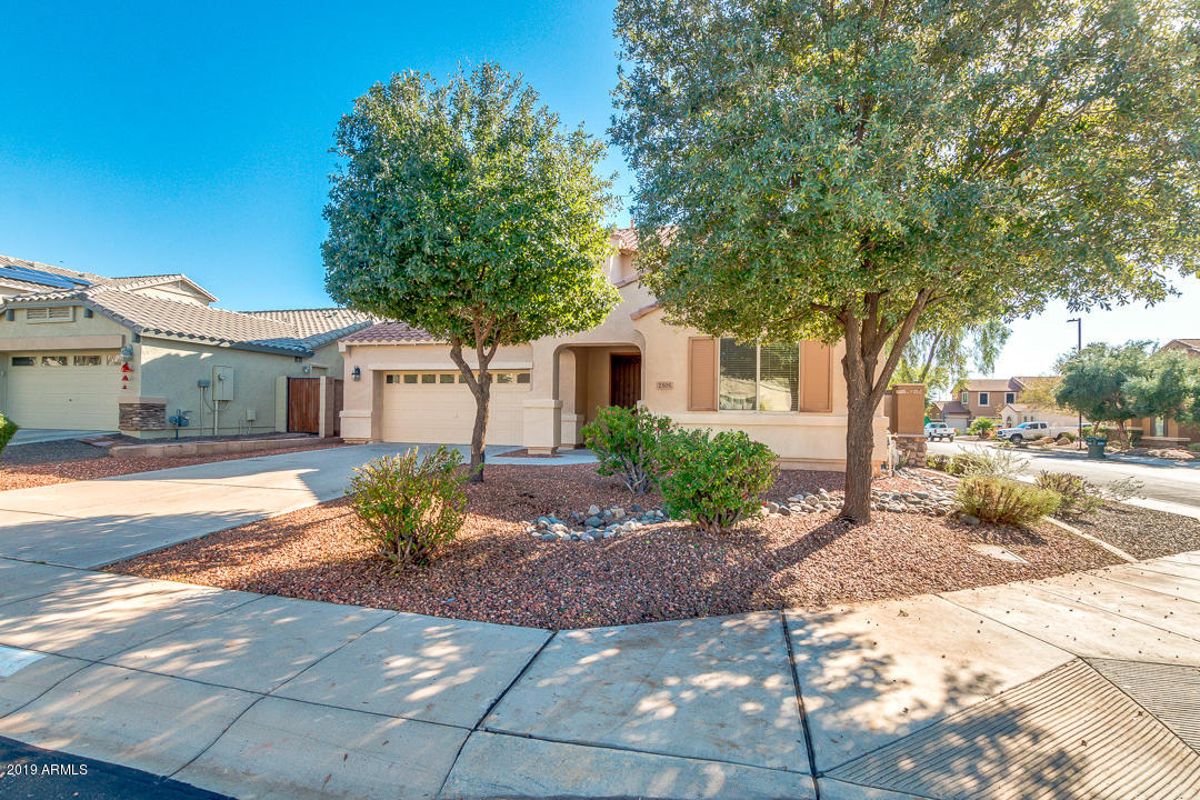 2505 East Ridge Creek Road Phoenix, AZ 85024 - Photo 3 of 50 02-Ridge