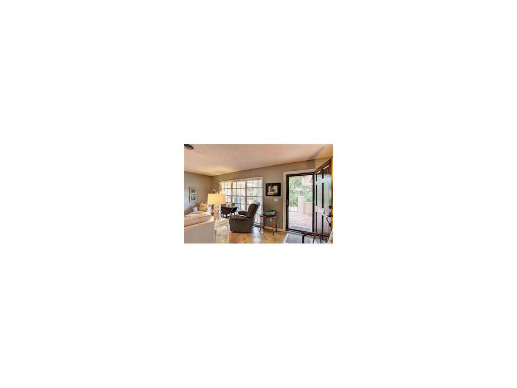 286 Holly Road Vero Beach, FL 32963 - Photo 5 of 33 Gallery Image 5