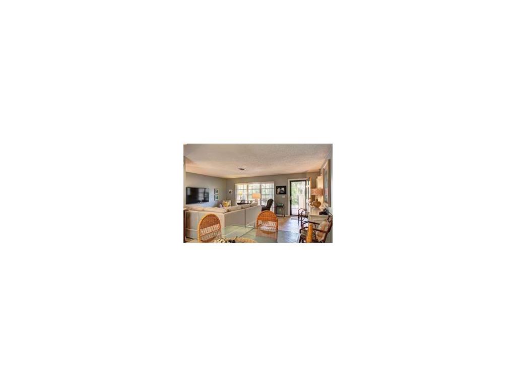 286 Holly Road Vero Beach, FL 32963 - Photo 6 of 33 Gallery Image 6