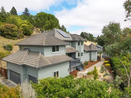 $1,395,000 | 1000 East Sunnyslope Road, Petaluma, CA 94952