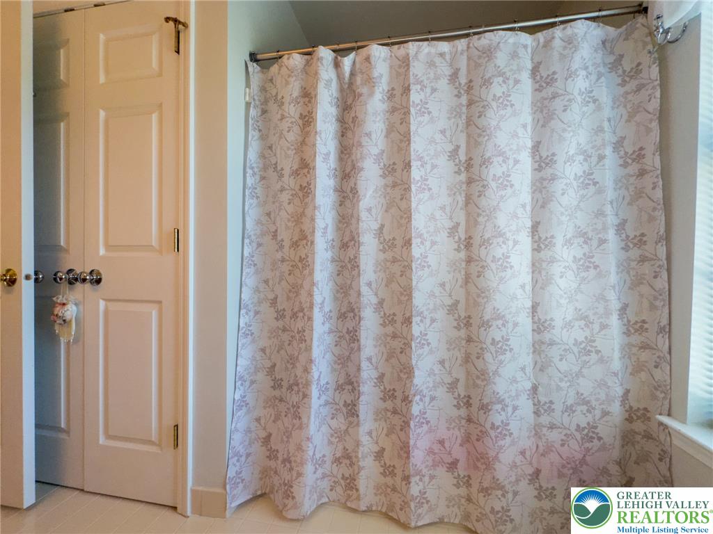 5331 Greenbriar Drive Bethlehem, PA 18017 - Photo 33 of 58